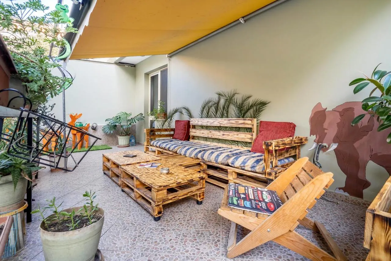 Hostel Nena Semi Tirana 0*,